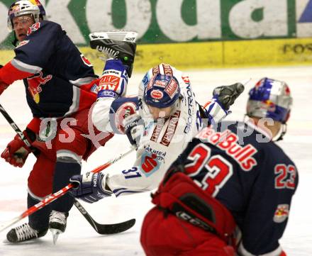 EBEL. Eishockey Bundesliga. EC Pasut VSV gegen Red Bulls Salzburg.  Andreas Kristler, (VSV),  Jeremy Rebek (Salzburg). Villach, am 31.1.2010.
Foto: Kuess 


---
pressefotos, pressefotografie, kuess, qs, qspictures, sport, bild, bilder, bilddatenbank