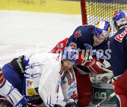 EBEL. Eishockey Bundesliga. EC Pasut VSV gegen Red Bulls Salzburg.  Michael Mike Martin, (VSV),  Steven Regier (Salzburg). Villach, am 31.1.2010.
Foto: Kuess 


---
pressefotos, pressefotografie, kuess, qs, qspictures, sport, bild, bilder, bilddatenbank