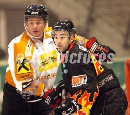 Eishockey Carinthian Hockey League. CHL. USC Velden gegen EC-SV Spittal. Strobl Dominik (Velden), Kudler Daniel (Spittal). Velden, am 30.10.2010
Foto: Kuess
---
pressefotos, pressefotografie, kuess, qs, qspictures, sport, bild, bilder, bilddatenbank