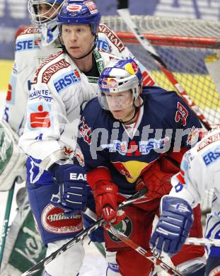 EBEL. Eishockey Bundesliga. EC Pasut VSV gegen Red Bulls Salzburg.  Mike Stewart (VSV),  Jeremy Rebek (Salzburg). Villach, am 31.1.2010.
Foto: Kuess 


---
pressefotos, pressefotografie, kuess, qs, qspictures, sport, bild, bilder, bilddatenbank