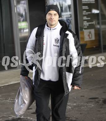 Fussball Bundesliga. SK Austria Kaernten. Abfahrt ins Trainingslager. Heinz Weber. Klagenfurt, am 27.1.2010.
Foto: Kuess
---
pressefotos, pressefotografie, kuess, qs, qspictures, sport, bild, bilder, bilddatenbank