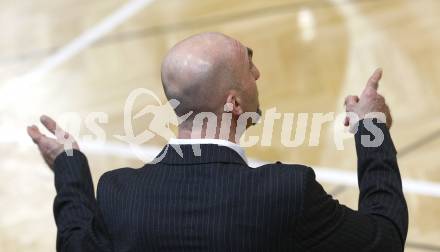 Basketball Bundesliga. Woerthersee Piraten gegen Arkadia Traiskirchen Lions. Trainer Nenad Videka (Piraten). Klagenfurt, 19.12.2009
Foto: Kuess

---
pressefotos, pressefotografie, kuess, qs, qspictures, sport, bild, bilder, bilddatenbank