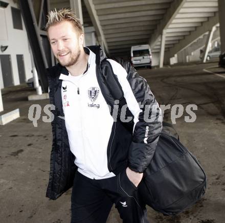 Fussball Bundesliga. SK Austria Kaernten. Abfahrt ins Trainingslager. Andreas Schranz. Klagenfurt, am 27.1.2010.
Foto: Kuess
---
pressefotos, pressefotografie, kuess, qs, qspictures, sport, bild, bilder, bilddatenbank