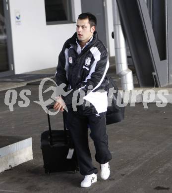 Fussball Bundesliga. SK Austria Kaernten. Abfahrt ins Trainingslager. Leonhard Kaufmann. Klagenfurt, am 27.1.2010.
Foto: Kuess
---
pressefotos, pressefotografie, kuess, qs, qspictures, sport, bild, bilder, bilddatenbank