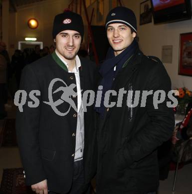 EBEL. Eishockey Bundesliga. KAC gegen KHL Medvescak Zagreb. Fabian Scholz, Raphael Herburger (KAC), (Zagreb). Klagenfurt, am 2.2.2010.
Foto: Kuess

---
pressefotos, pressefotografie, kuess, qs, qspictures, sport, bild, bilder, bilddatenbank