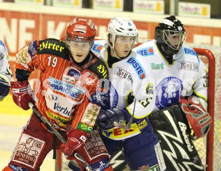 EBEL. Eishockey Bundesliga. KAC gegen KHL Medvescak Zagreb. Stefan Geier (KAC), Andy Sertich, Gasper Kroselj (Zagreb). Klagenfurt, am 2.2.2010.
Foto: Kuess

---
pressefotos, pressefotografie, kuess, qs, qspictures, sport, bild, bilder, bilddatenbank