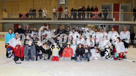 Eishockey Charity Promi Spiel. Gruppenfoto. Klagenfurt, am 4.2.2010.
Foto: Kuess
---
pressefotos, pressefotografie, kuess, qs, qspictures, sport, bild, bilder, bilddatenbank