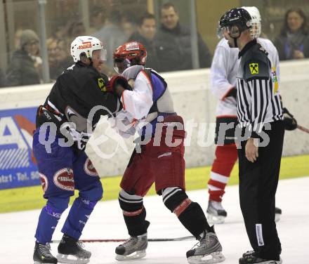 Eishockey Charity Promi Spiel. Schlaegerei. Kickboxweltmeister Bernhard Sussitz, Trainer Johan Stroemwall (VSV). Klagenfurt, am 4.2.2010.
Foto: Kuess
---
pressefotos, pressefotografie, kuess, qs, qspictures, sport, bild, bilder, bilddatenbank