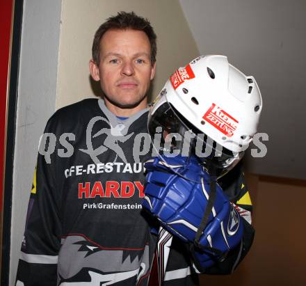 Eishockey Charity Promi Spiel. Trainer Johan Stroemwall (VSV) . Klagenfurt, am 4.2.2010.
Foto: Kuess
---
pressefotos, pressefotografie, kuess, qs, qspictures, sport, bild, bilder, bilddatenbank