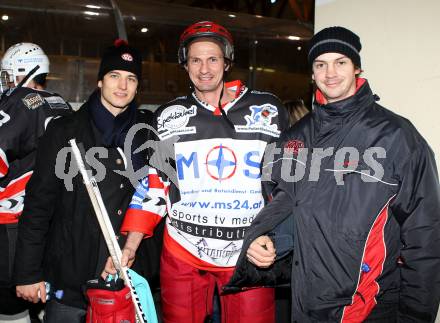 Eishockey Charity Promi Spiel. Raphael Herburger (KAC), Kickboxweltmeister Bernhard Sussitz, Paul Schellander (KAC). Klagenfurt, am 4.2.2010.
Foto: Kuess
---
pressefotos, pressefotografie, kuess, qs, qspictures, sport, bild, bilder, bilddatenbank