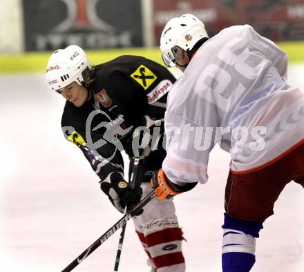 Eishockey Charity Promi Spiel. Sabine Egger, Christian Scheider. Klagenfurt, am 4.2.2010.
Foto: Kuess

---
pressefotos, pressefotografie, kuess, qs, qspictures, sport, bild, bilder, bilddatenbank