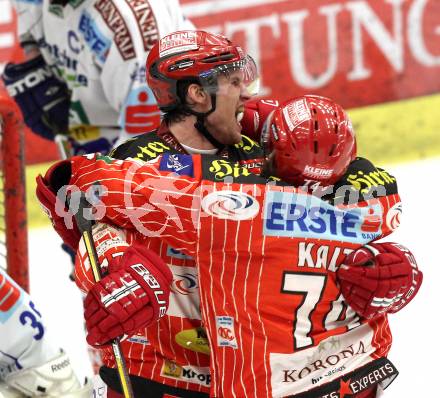 EBEL. Eishockey Bundesliga. EC Pasut VSV gegen KAC.  Torjubel Gregor Hager, Dieter Kalt (KAC). Villach, am 5.2.2010.
Foto: Kuess 


---
pressefotos, pressefotografie, kuess, qs, qspictures, sport, bild, bilder, bilddatenbank