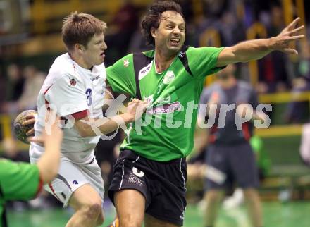 Handball Bundesliga. HC Kelag Kaernten gegen Sportunion Edelweiss Linz. Branko Bedekovic (HCK), Markus Gschwandtner (Linz). Klagenfurt, am 6.2.2010.
Foto: Kuess
---
pressefotos, pressefotografie, kuess, qs, qspictures, sport, bild, bilder, bilddatenbank