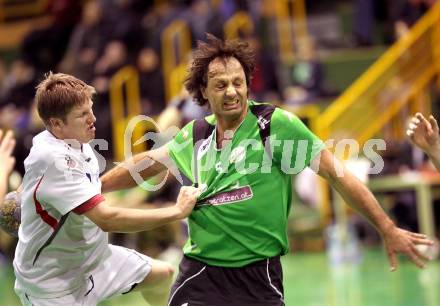 Handball Bundesliga. HC Kelag Kaernten gegen Sportunion Edelweiss Linz. Branko Bedekovic (HCK), Markus Gschwandtner (Linz). Klagenfurt, am 6.2.2010.
Foto: Kuess
---
pressefotos, pressefotografie, kuess, qs, qspictures, sport, bild, bilder, bilddatenbank