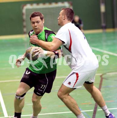 Handball Bundesliga. HC Kelag Kaernten gegen Sportunion Edelweiss Linz. Florian Pontasch-Mueller  (HCK), Dieter Illes (Linz). Klagenfurt, am 6.2.2010.
Foto: Kuess
---
pressefotos, pressefotografie, kuess, qs, qspictures, sport, bild, bilder, bilddatenbank