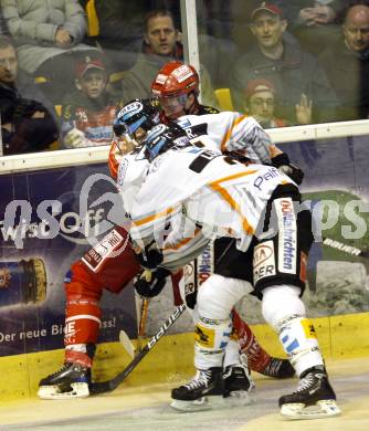 EBEL. Eishockey Bundesliga. KAC gegen EHC LIWEST Linz. Gregor Hager, (KAC),  Robert Lukas (Linz). Klagenfurt, am 7.2.2010.
Foto: Kuess

---
pressefotos, pressefotografie, kuess, qs, qspictures, sport, bild, bilder, bilddatenbank