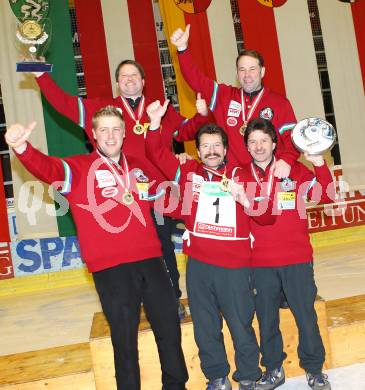 Stocksport. Eisschiessen. Oesterreichische Meisterschaft. Sieger EV Rottendorf. Andreas Schurian, Franz Stranig, Siegfried Stranig, Guenther Stranig, Andreas Spendier. Klagenfurt, am 7.2.2010.
Foto: Kuess
---
pressefotos, pressefotografie, kuess, qs, qspictures, sport, bild, bilder, bilddatenbank