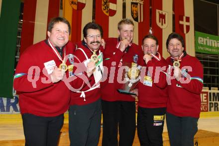 Stocksport. Eisschiessen. Oesterreichische Meisterschaft. Sieger EV Rottendorf. Andreas Schurian, Franz Stranig, Siegfried Stranig, Guenther Stranig, Andreas Spendier. Klagenfurt, am 7.2.2010.
Foto: Kuess
---
pressefotos, pressefotografie, kuess, qs, qspictures, sport, bild, bilder, bilddatenbank