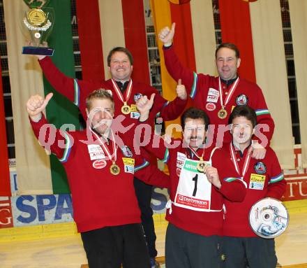 Stocksport. Eisschiessen. Oesterreichische Meisterschaft. Sieger EV Rottendorf. Andreas Schurian, Franz Stranig, Siegfried Stranig, Guenther Stranig, Andreas Spendier. Klagenfurt, am 7.2.2010.
Foto: Kuess
---
pressefotos, pressefotografie, kuess, qs, qspictures, sport, bild, bilder, bilddatenbank