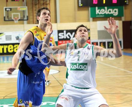 Basketball Bundesliga. Woerthersee Piraten gegen UBC St. Poelten. Bernhard Weber,  (Piraten), Martin Kohlmaier (St. Poelten).  Klagenfurt, 2.7.2010.
Foto:  Kuess

---
pressefotos, pressefotografie, kuess, qs, qspictures, sport, bild, bilder, bilddatenbank