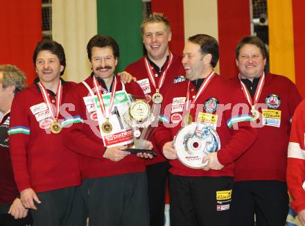 Stocksport. Eisschiessen. Oesterreichische Meisterschaft. Sieger EV Rottendorf. Andreas Schurian, Franz Stranig, Siegfried Stranig, Guenther Stranig, Andreas Spendier. Klagenfurt, am 7.2.2010.
Foto: Kuess
---
pressefotos, pressefotografie, kuess, qs, qspictures, sport, bild, bilder, bilddatenbank