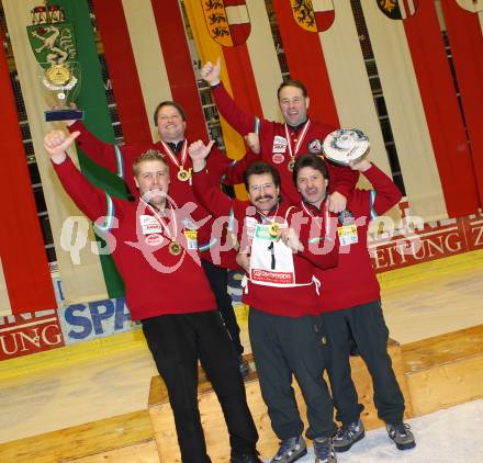 Stocksport. Eisschiessen. Oesterreichische Meisterschaft. Sieger EV Rottendorf. Andreas Schurian, Franz Stranig, Siegfried Stranig, Guenther Stranig, Andreas Spendier. Klagenfurt, am 7.2.2010.
Foto: Kuess
---
pressefotos, pressefotografie, kuess, qs, qspictures, sport, bild, bilder, bilddatenbank