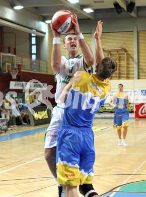 Basketball Bundesliga. Woerthersee Piraten gegen UBC St. Poelten. Admir Aljic,  (Piraten), Richard Poiger (St. Poelten).  Klagenfurt, 2.7.2010.
Foto:  Kuess

---
pressefotos, pressefotografie, kuess, qs, qspictures, sport, bild, bilder, bilddatenbank