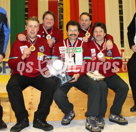 Stocksport. Eisschiessen. Oesterreichische Meisterschaft. Sieger EV Rottendorf. Andreas Schurian, Franz Stranig, Siegfried Stranig, Guenther Stranig, Andreas Spendier. Klagenfurt, am 7.2.2010.
Foto: Kuess
---
pressefotos, pressefotografie, kuess, qs, qspictures, sport, bild, bilder, bilddatenbank