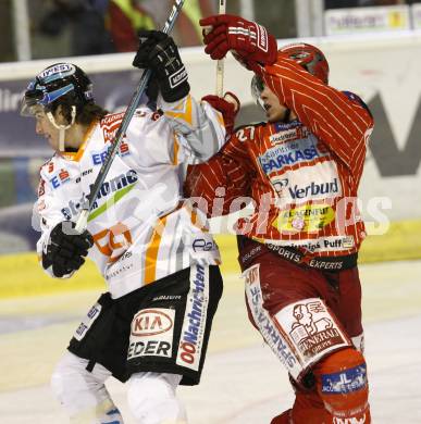 EBEL. Eishockey Bundesliga. KAC gegen EHC LIWEST Linz. Thomas HUndertpfund, (KAC), Franklin Macdonald (Linz). Klagenfurt, am 7.2.2010.
Foto: Kuess

---
pressefotos, pressefotografie, kuess, qs, qspictures, sport, bild, bilder, bilddatenbank