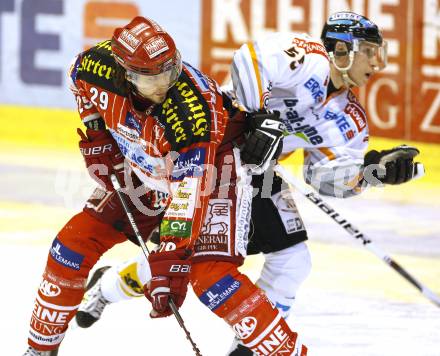 EBEL. Eishockey Bundesliga. KAC gegen EHC LIWEST Linz. Christoph Brandner, (KAC), Robert Lukas (Linz). Klagenfurt, am 7.2.2010.
Foto: Kuess

---
pressefotos, pressefotografie, kuess, qs, qspictures, sport, bild, bilder, bilddatenbank