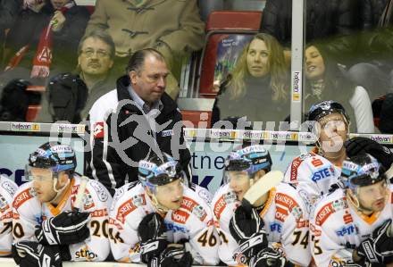 EBEL. Eishockey Bundesliga. KAC gegen EHC LIWEST Linz. Linzer Spielerbank Trainer Kim Collins. Klagenfurt, am 7.2.2010.
Foto: Kuess

---
pressefotos, pressefotografie, kuess, qs, qspictures, sport, bild, bilder, bilddatenbank