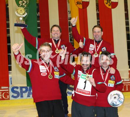 Stocksport. Eisschiessen. Oesterreichische Meisterschaft. Sieger EV Rottendorf. Andreas Schurian, Franz Stranig, Siegfried Stranig, Guenther Stranig, Andreas Spendier. Klagenfurt, am 7.2.2010.
Foto: Kuess
---
pressefotos, pressefotografie, kuess, qs, qspictures, sport, bild, bilder, bilddatenbank