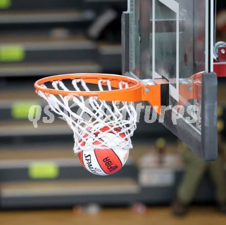 Basketball Bundesliga. Woerthersee Piraten gegen UBC St. Poelten. Feature. Basketball. Korb.  Klagenfurt, 2.7.2010.
Foto:  Kuess

---
pressefotos, pressefotografie, kuess, qs, qspictures, sport, bild, bilder, bilddatenbank