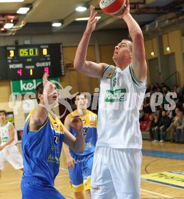 Basketball Bundesliga. Woerthersee Piraten gegen UBC St. Poelten. Rasid Mahalbasic (Piraten), Martin Kohlmaier (St. Poelten).  Klagenfurt, 2.7.2010.
Foto:  Kuess


---
pressefotos, pressefotografie, kuess, qs, qspictures, sport, bild, bilder, bilddatenbank