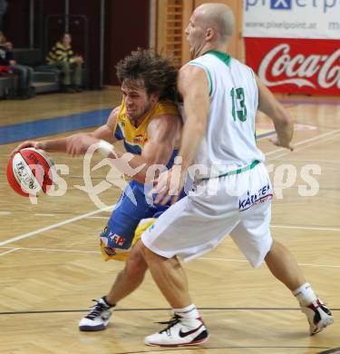 Basketball Bundesliga. Woerthersee Piraten gegen UBC St. Poelten. Davor Sattler (Piraten), David Jandl (St. Poelten).  Klagenfurt, 7.2.2010.
Foto:  Kuess



---
pressefotos, pressefotografie, kuess, qs, qspictures, sport, bild, bilder, bilddatenbank