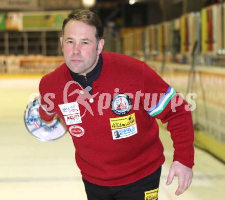 Stocksport. Eisschiessen. Oesterreichische Meisterschaft. . Andreas Spendier (EV Rottendorf). Klagenfurt, am 7.2.2010.
Foto: Kuess
---
pressefotos, pressefotografie, kuess, qs, qspictures, sport, bild, bilder, bilddatenbank