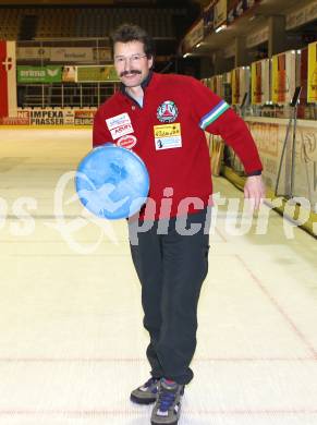 Stocksport. Eisschiessen. Oesterreichische Meisterschaft. . Franz Stranig (EV Rottendorf). Klagenfurt, am 7.2.2010.
Foto: Kuess
---
pressefotos, pressefotografie, kuess, qs, qspictures, sport, bild, bilder, bilddatenbank