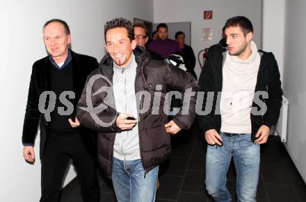 Fussball Bundesliga. SK Austria Kaernten. Aussprache Mannschaft - Vorstand. Karl Heinz Petritz, Matthias Dollinger, Marco Salvatore. Klagenfurt, am 10.2.2010.
Foto: Kuess
---
pressefotos, pressefotografie, kuess, qs, qspictures, sport, bild, bilder, bilddatenbank