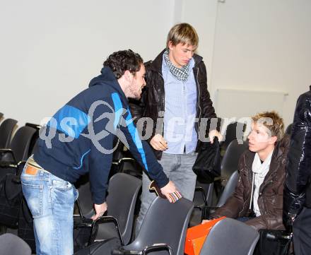 Fussball Bundesliga. SK Austria Kaernten. Aussprache Mannschaft - Vorstand. Wolfgang Mair, Stefan Hierlaender, Thomas Hinum. Klagenfurt, am 10.2.2010.
Foto: Kuess
---
pressefotos, pressefotografie, kuess, qs, qspictures, sport, bild, bilder, bilddatenbank