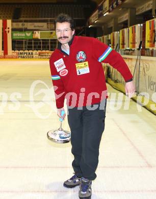 Stocksport. Eisschiessen. Oesterreichische Meisterschaft. . Franz Stranig (EV Rottendorf). Klagenfurt, am 7.2.2010.
Foto: Kuess
---
pressefotos, pressefotografie, kuess, qs, qspictures, sport, bild, bilder, bilddatenbank