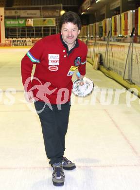 Stocksport. Eisschiessen. Oesterreichische Meisterschaft. . Siegfried Stranig (EV Rottendorf). Klagenfurt, am 7.2.2010.
Foto: Kuess
---
pressefotos, pressefotografie, kuess, qs, qspictures, sport, bild, bilder, bilddatenbank