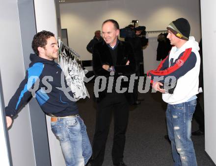 Fussball Bundesliga. SK Austria Kaernten. Aussprache Mannschaft - Vorstand. Wolfgang Mair, Karl Heinz Petritz, Thomas Riedl. Klagenfurt, am 10.2.2010.
Foto: Kuess
---
pressefotos, pressefotografie, kuess, qs, qspictures, sport, bild, bilder, bilddatenbank