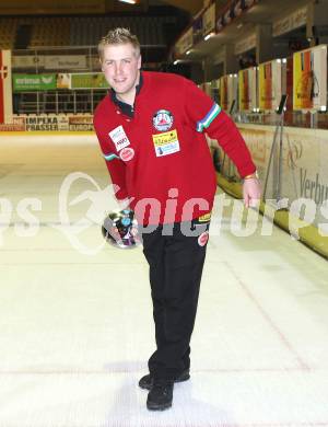 Stocksport. Eisschiessen. Oesterreichische Meisterschaft. . Andreas Schurian (EV Rottendorf). Klagenfurt, am 7.2.2010.
Foto: Kuess
---
pressefotos, pressefotografie, kuess, qs, qspictures, sport, bild, bilder, bilddatenbank