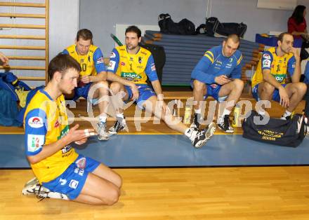 Volleyball GM Capital Challenge Cup. SK Aich/Dob (AUT) gegen VC Euphony Asse-Lennik (BEL).  Michal Hruska, Nejc Pusnik, David Slatinsek, Ivo Kenderov, Martin Bencic (Aich/Dob). Prevalje, 11.2.2010. 
Foto: Kuess

---
pressefotos, pressefotografie, kuess, qs, qspictures, sport, bild, bilder, bilddatenbank