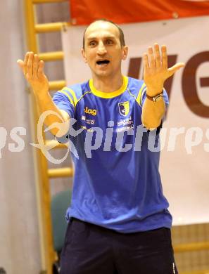 Volleyball GM Capital Challenge Cup. SK Aich/Dob (AUT) gegen VC Euphony Asse-Lennik (Belgien).  Trainer PALGUT Miroslav  (Aich/Dob). Prevalje, 11.2.2010. 
Foto: Kuess

---
pressefotos, pressefotografie, kuess, qs, qspictures, sport, bild, bilder, bilddatenbank