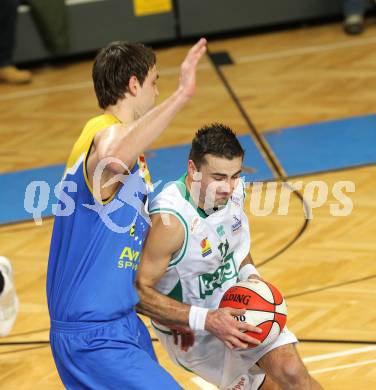 Basketball Bundesliga. Woerthersee Piraten gegen UBC St. Poelten. Admir Aljic (Piraten), Martin Kohlmaier (St. Poelten).  Klagenfurt, 2.7.2010.
Foto:  Kuess


---
pressefotos, pressefotografie, kuess, qs, qspictures, sport, bild, bilder, bilddatenbank