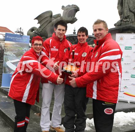 Stocksport. Eisschiessen. IFI Eisstock Europameisterschaften, Vorberichte, Pressekonferenz, Teampraesentation. Sabine Filafer, Reinhard Felsberger, Benjamin Filafer, Andreas Schurian. Klagenfurt, am 20.2.2010.
Foto:Kuess
---
pressefotos, pressefotografie, kuess, qs, qspictures, sport, bild, bilder, bilddatenbank