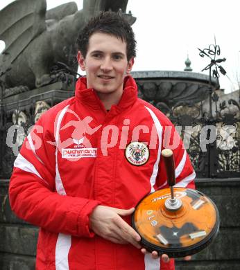 Stocksport. Eisschiessen. IFI Eisstock Europameisterschaften, Vorberichte, Pressekonferenz, Teampraesentation.  Reinhard Felsberger (AUT). Klagenfurt, am 20.2.2010.
Foto:Kuess
---
pressefotos, pressefotografie, kuess, qs, qspictures, sport, bild, bilder, bilddatenbank