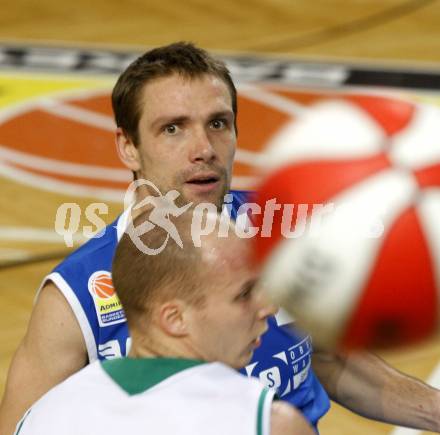 Basketball Bundesliga. Woerthersee Piraten gegen Oberwart Gunners. David Grbesic (Oberwart).  Klagenfurt, 20.2.2010.
Foto:  Kuess

---
pressefotos, pressefotografie, kuess, qs, qspictures, sport, bild, bilder, bilddatenbank