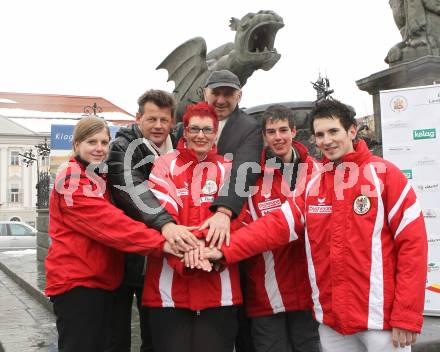 Stocksport. Eisschiessen. IFI Eisstock Europameisterschaften, Vorberichte, Pressekonferenz, Teampraesentation. Kerstin Mueller, Christian Scheider, Sabine Fillafer, Manfred Mertel, Benjamin Fillafer, Reinhard Felsberger. Klagenfurt, am 20.2.2010.
Foto:Kuess
---
pressefotos, pressefotografie, kuess, qs, qspictures, sport, bild, bilder, bilddatenbank